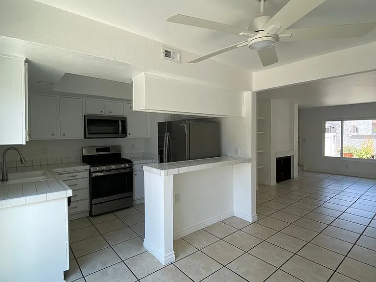 4675 Twintree Dr #5 — Photo 7