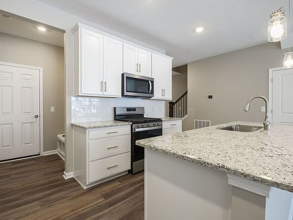 Perfect Size Kitchen for Cooking and Entertaining