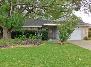 102 Freese Dr, Sanger, TX 76266