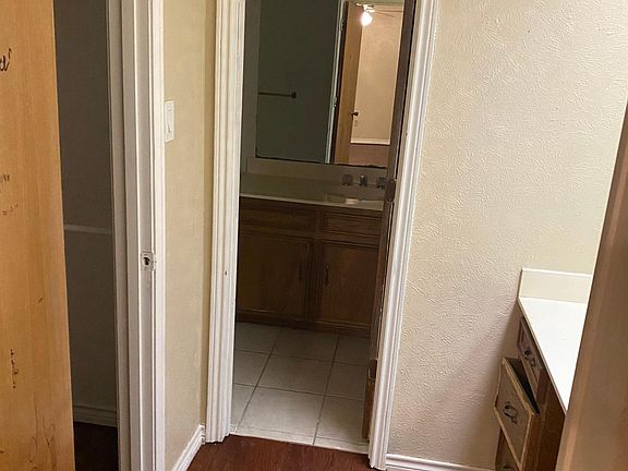 4th image of 927 Bluebird Dr