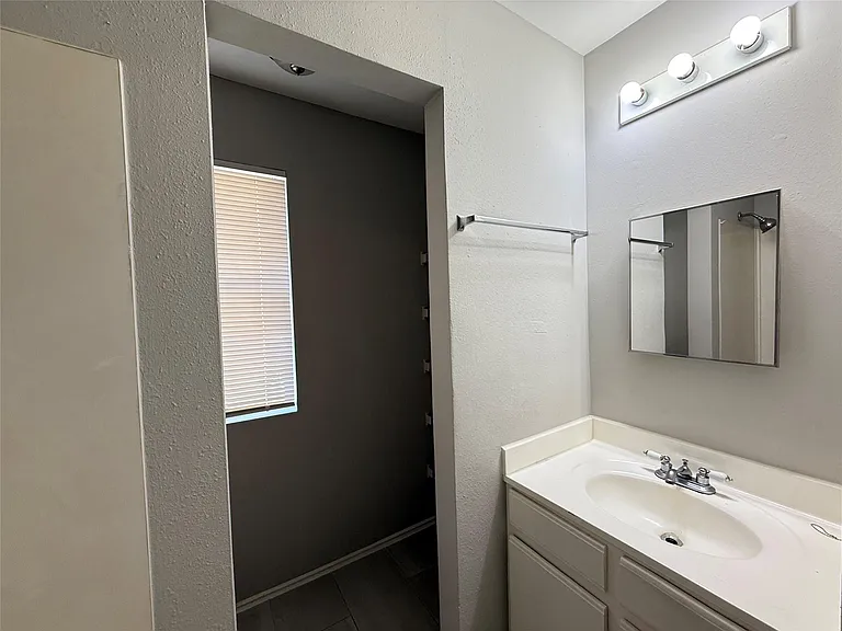 2403 Chalet Rd — Photo 12