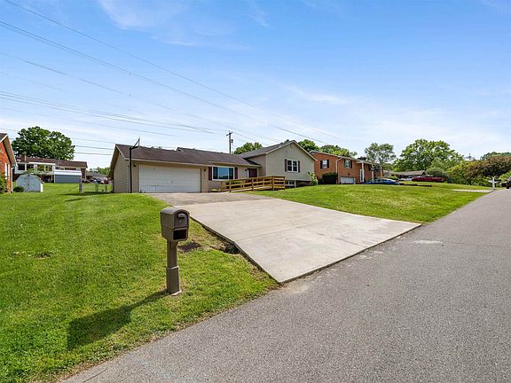 4th image of 1095 Radford Dr