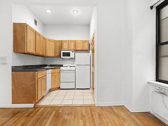 2nd image of 330 W 85th St APT 3F