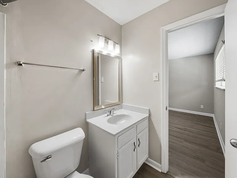 Monarch Apartments — Photo 19