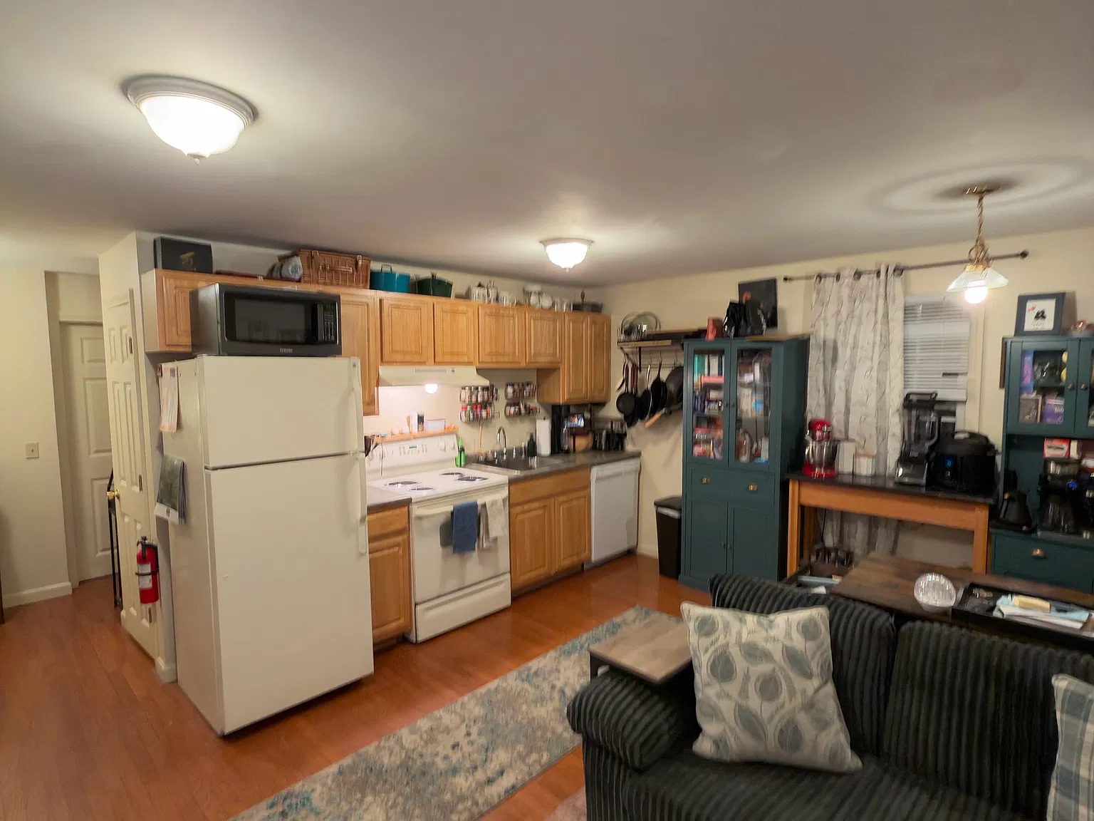 1 bed, 700 sqft, $1,600 — Photo 2