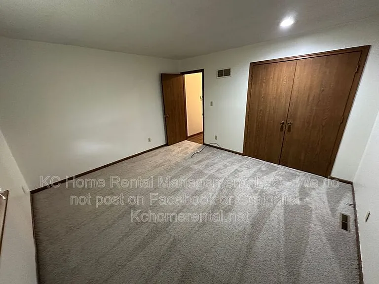 735 NE Barnes Dr #B — Photo 23