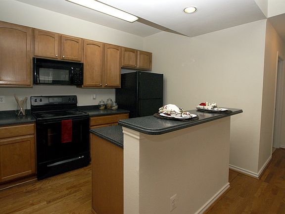 4th image of 3902 Penderview Dr APT 1402