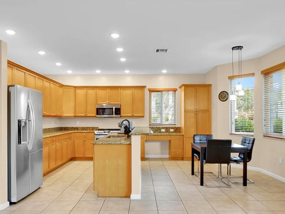 9022 Dupont Pl
