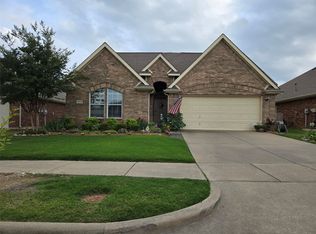 6013 Meadowglen Dr, Argyle, TX 76226