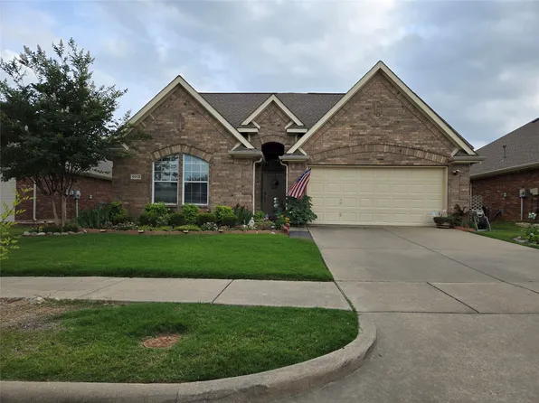 6013 Meadowglen Dr, Denton, TX 76201