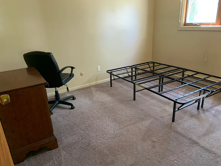 Roberts Apartments — Photo 10