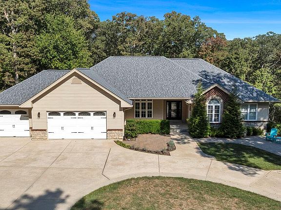 2nd image of 541 Woods Creek Dr