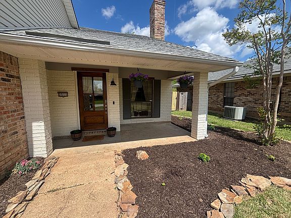 2nd image of 2511 Palmetto Dr