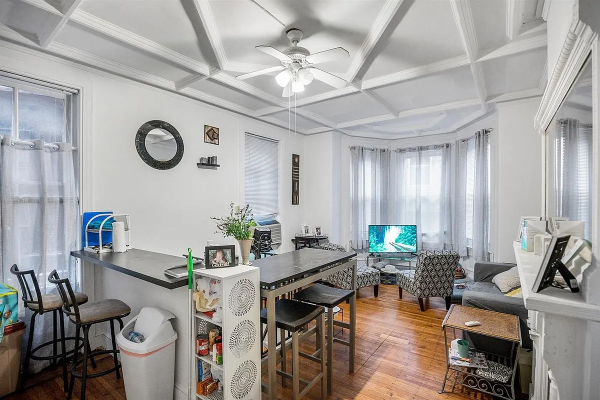 Building Photo - 2043 Spruce St #1R
