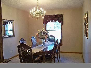 4th image of 225 Orchard Hill Dr