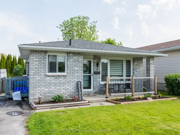 8 Birch St, Quinte West, ON K8V 6J1