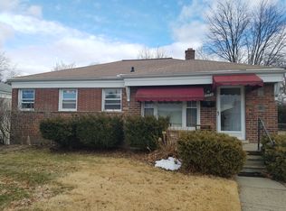 9870 Seltzer St, Livonia, MI 48150
