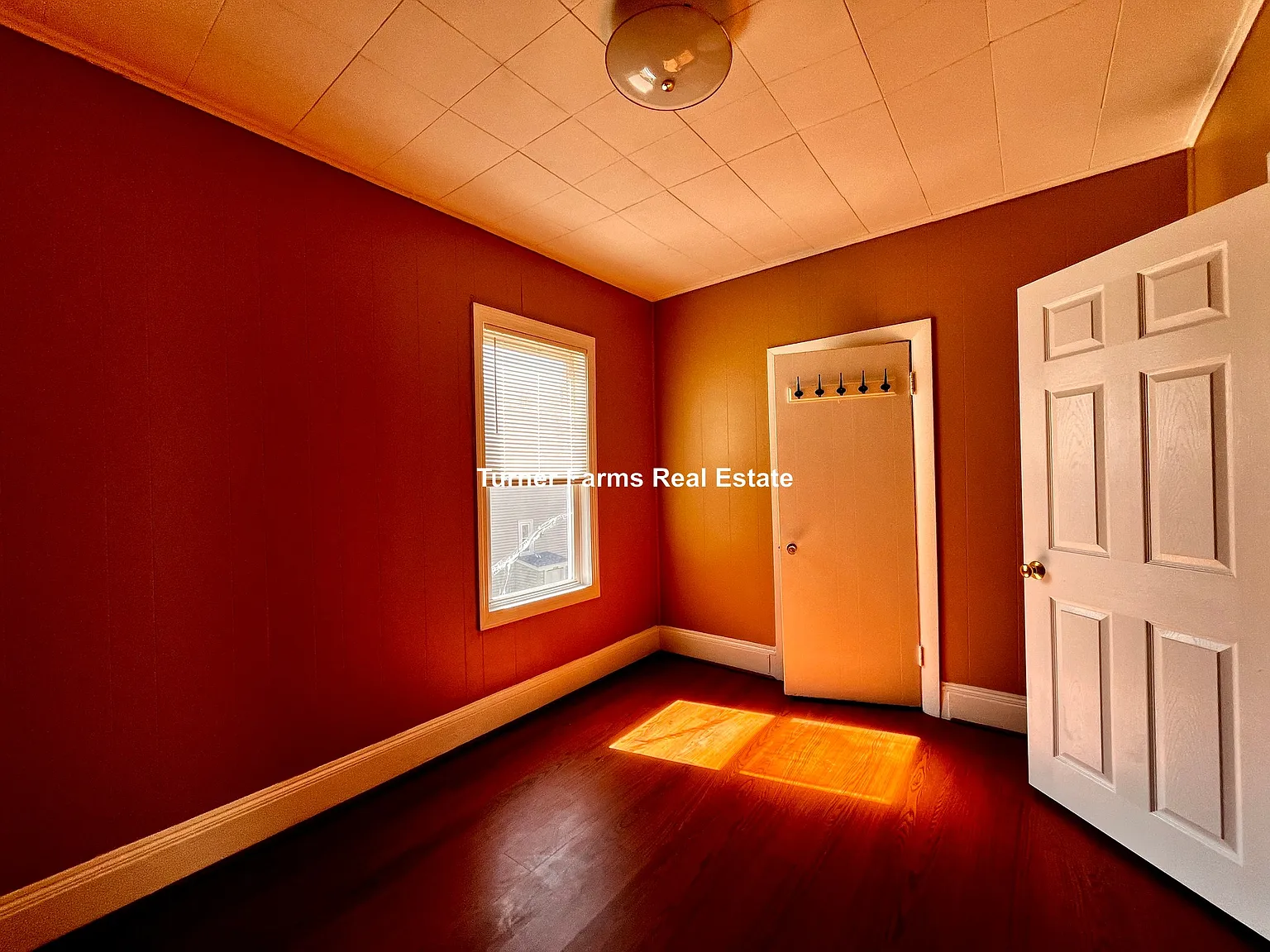 3 bed, 9999 sqft, $2,800 — Photo 4