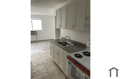 2728 James St Photo 1