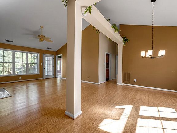 4th image of 1696 Chandler Ln