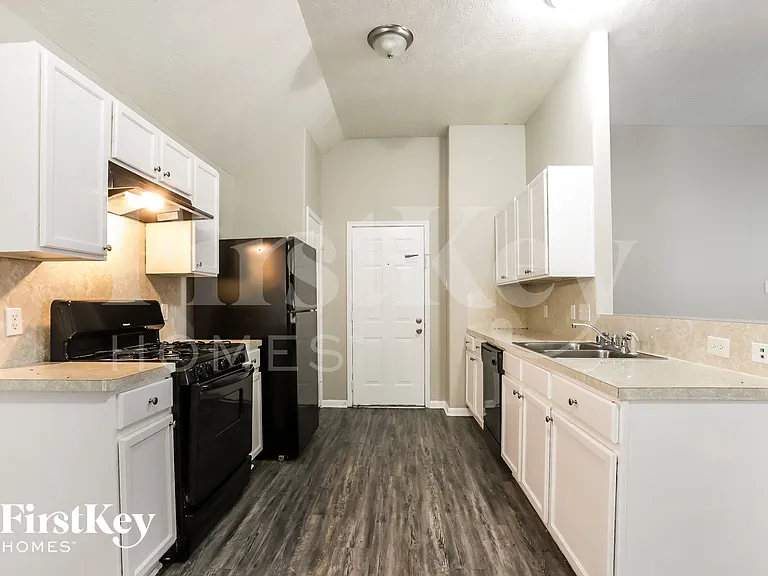 19375 Strathmore Place Ln — Photo 5