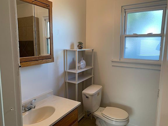3rd image of 1228 Hammond Ave