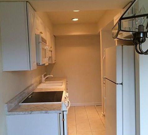 3rd image of 1150 Canterbury Ct APT B