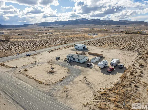 5460 Elm St, Silver Springs, NV 89429