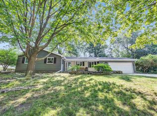 946 Saint Charles Dr, Green Bay, WI 54311
