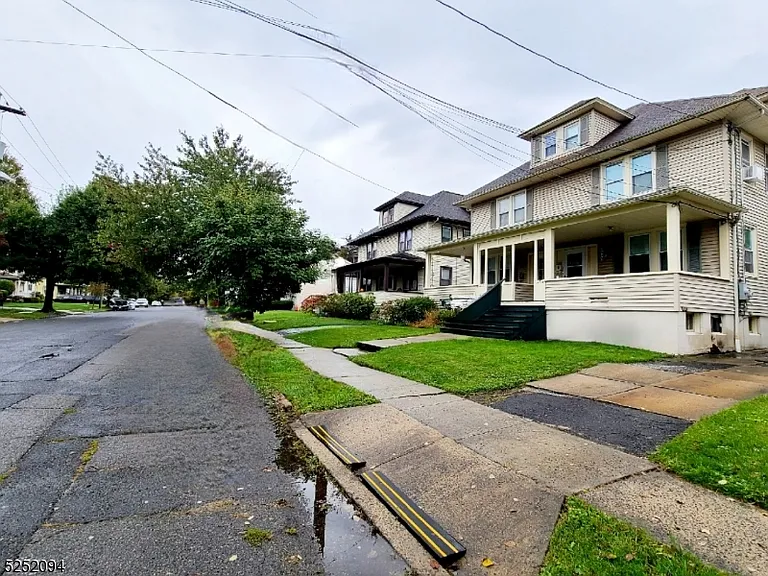 254 W Franklin St #2 — Photo 18