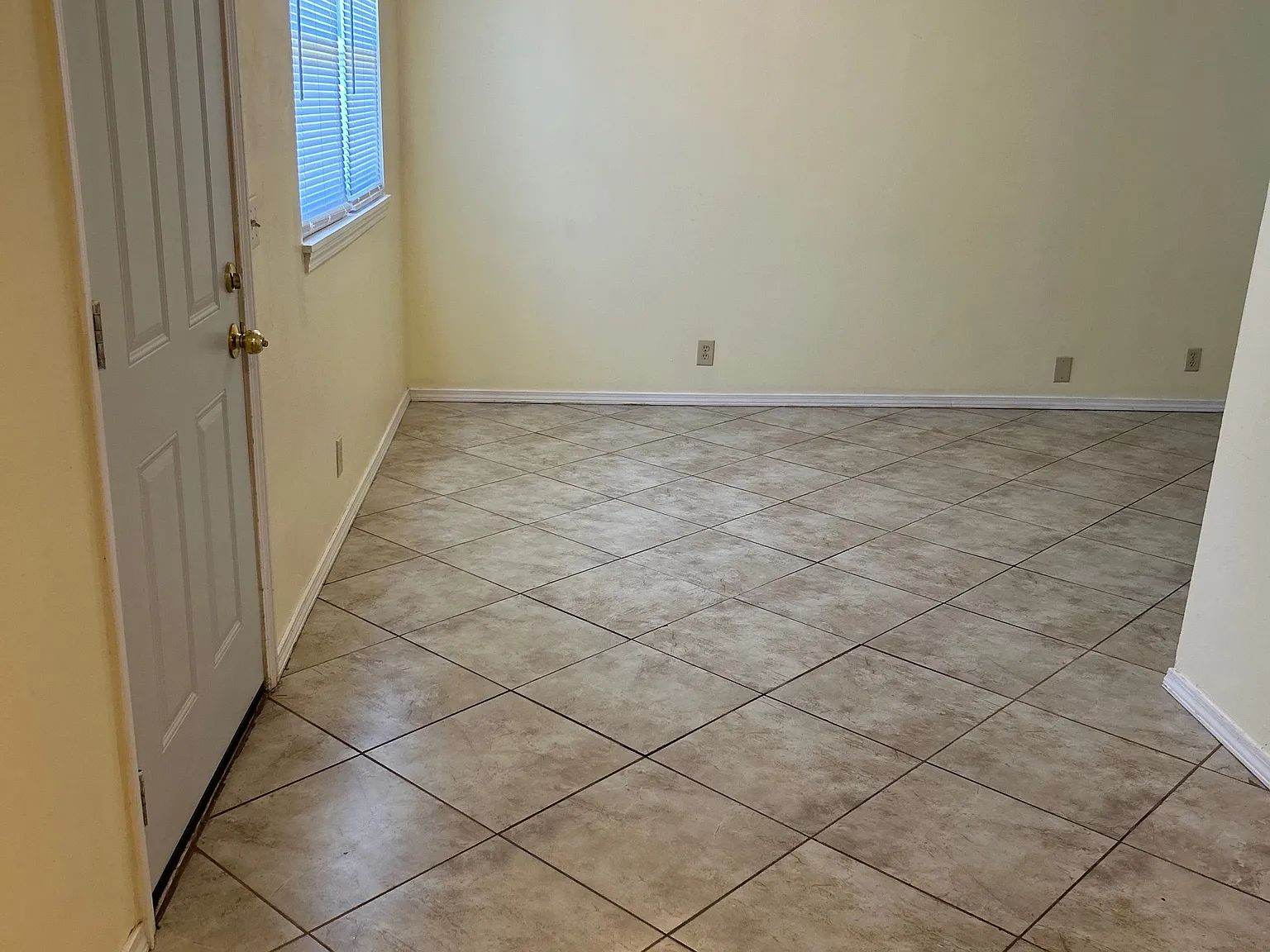 Studio, 400 sqft, $750 — Photo 4