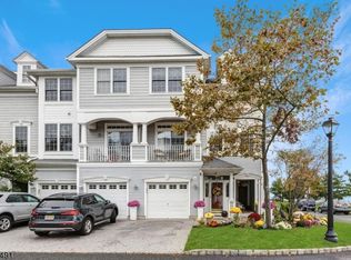 40 Skimmer Ln, Pt Monmouth, NJ 07758