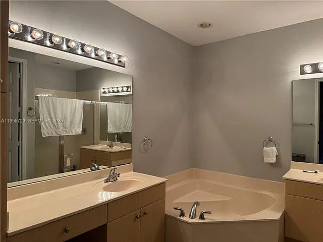 Building Photo - 1547 Passion Vine Cir #1547