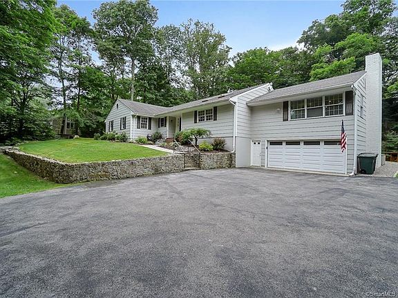 3rd image of 76 Tall Oaks Ct