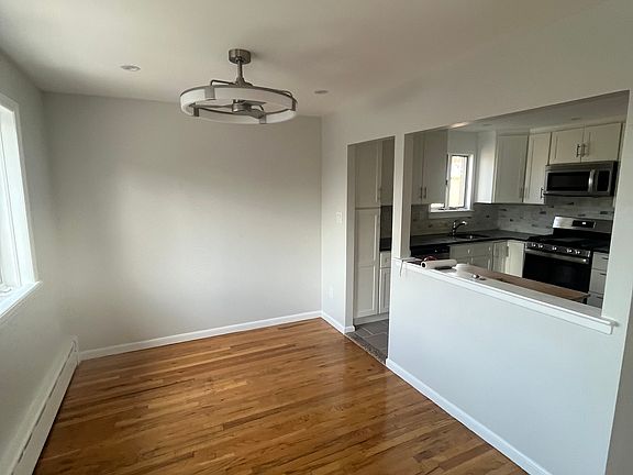 3rd image of 20-33 38th St #3