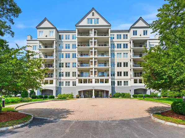 12 Mountain Laurels Dr APT 208, Nashua, NH 03062