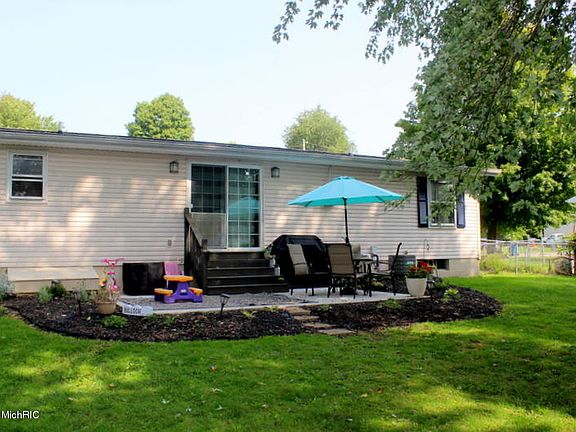 3rd image of 407 Austin Dr
