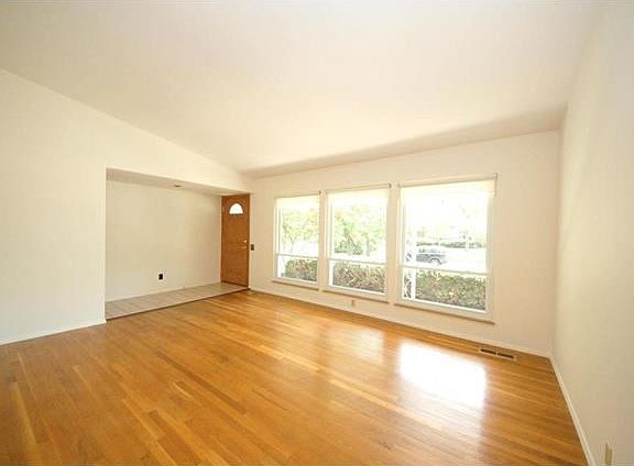 4th image of 1420 Yearling Dr