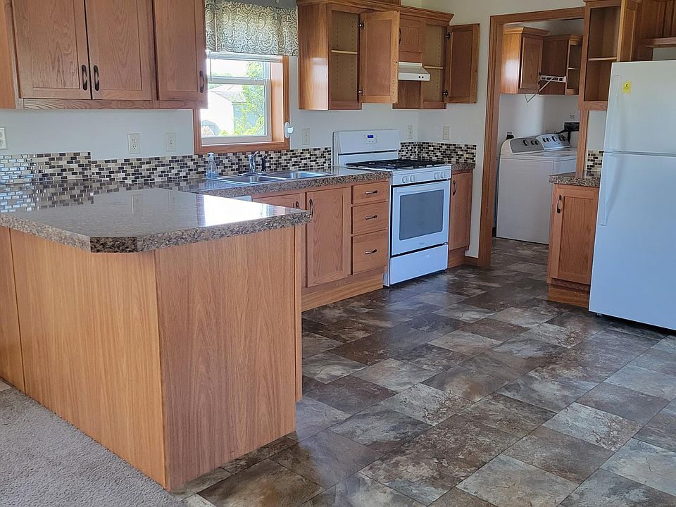 1st image of 228 Golfview Ct #208