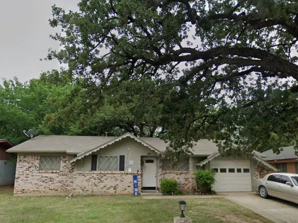 84 Ravenswood Dr, Bedford, TX 76022