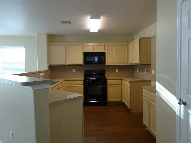 7534 Appleberry Dr — Photo 2