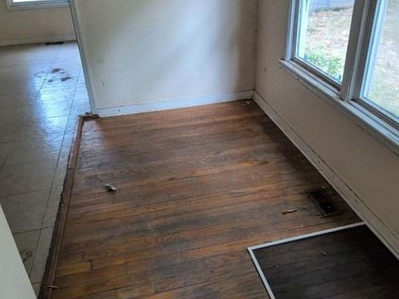 3rd image of 1600 S Pierce St