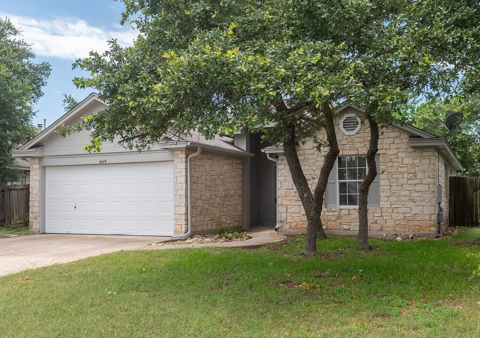 Leander Single Story for Rent — Photo 1