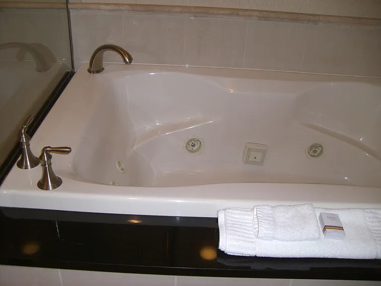 Tub w/Jets