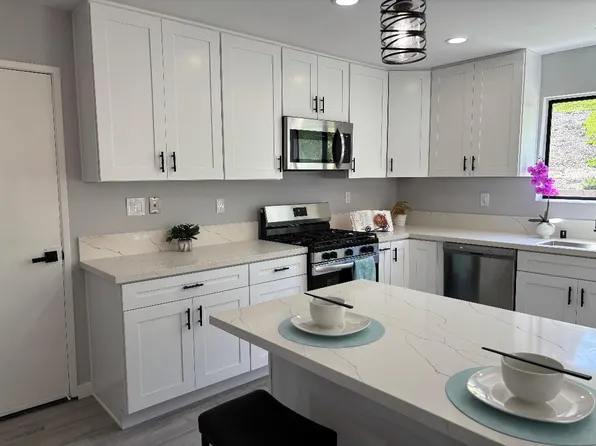 9211 Todos Santos Dr, Santee, CA 92071