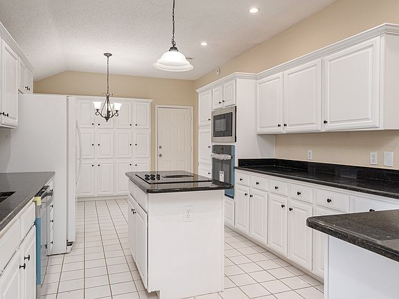 4th image of 733 Windridge Ln