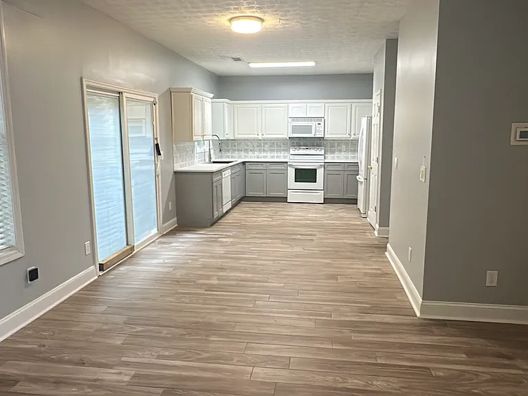 2400 Kirkstone Dr — Photo 15