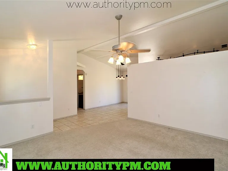 1526 Imperial Dr — Photo 3