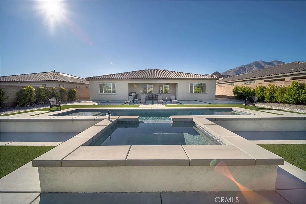3 bed, 2333 sqft, $5,499 — Photo 3