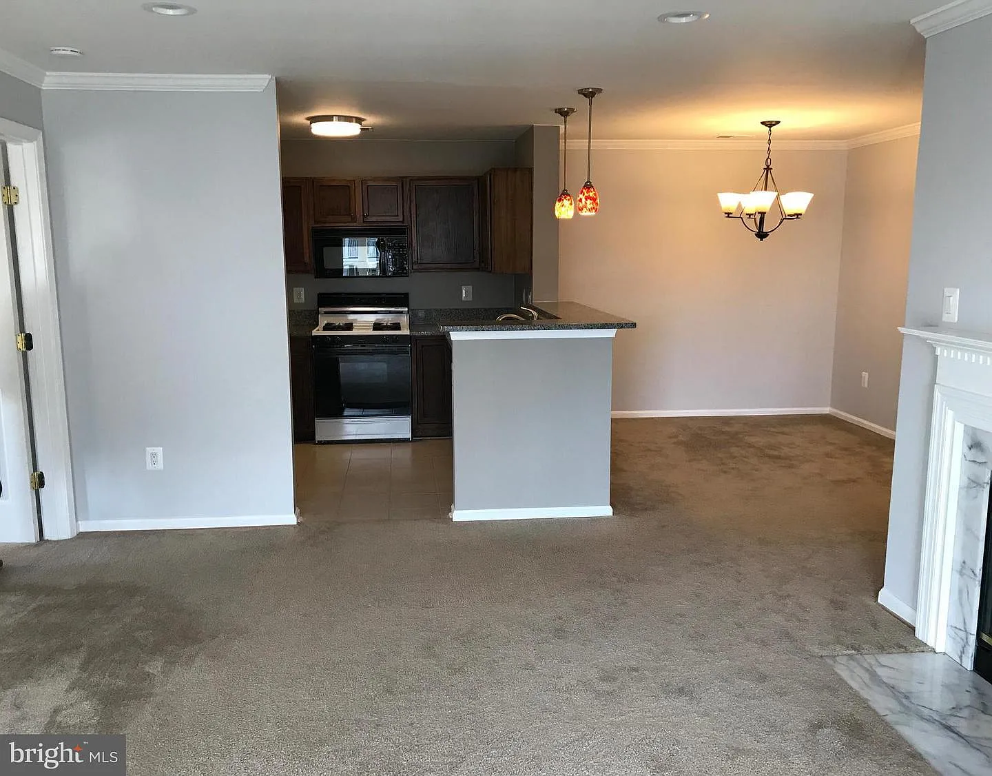 2 bed, 2.0 bath, 949 sqft, $1,900 — Photo 4